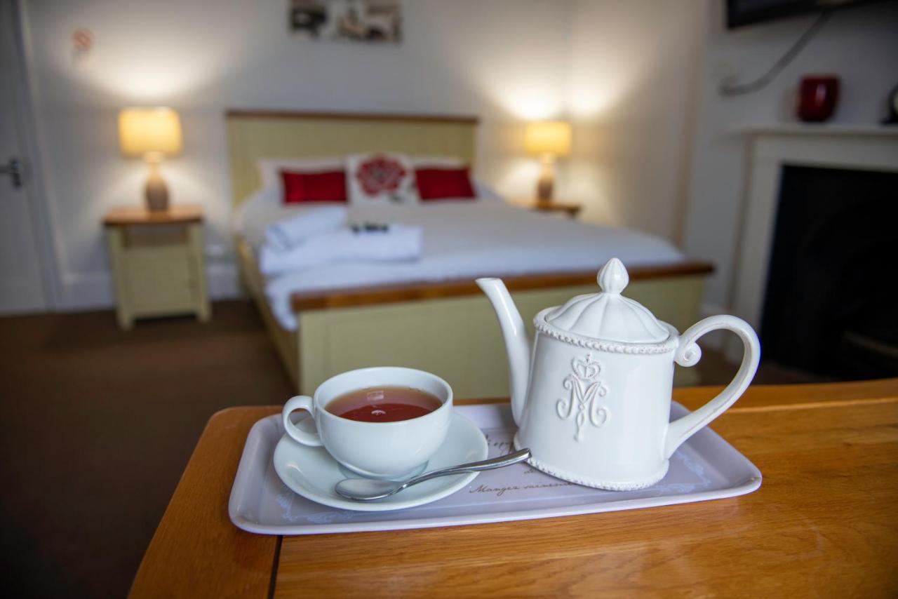 The Vale Hotel Криклейд Екстериор снимка