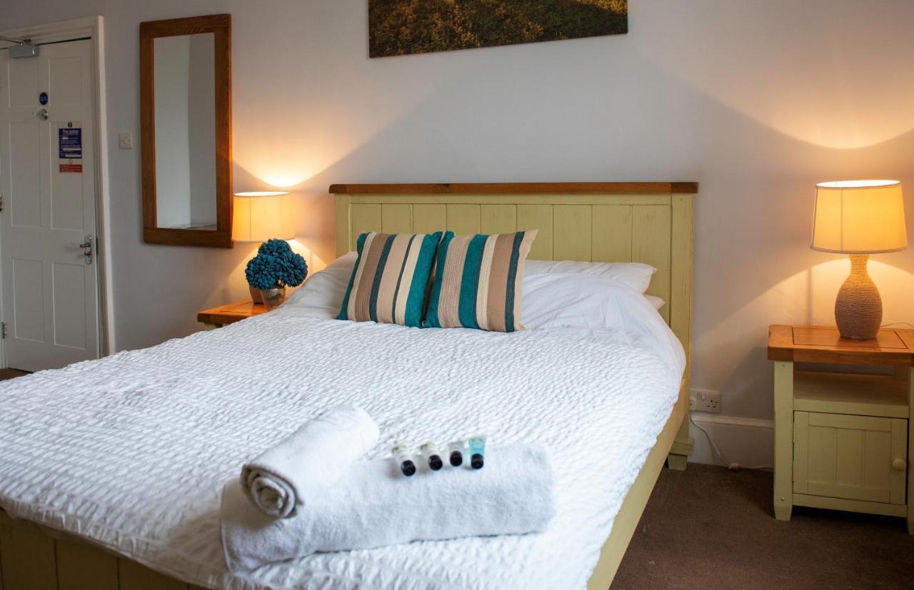 The Vale Hotel Криклейд Екстериор снимка
