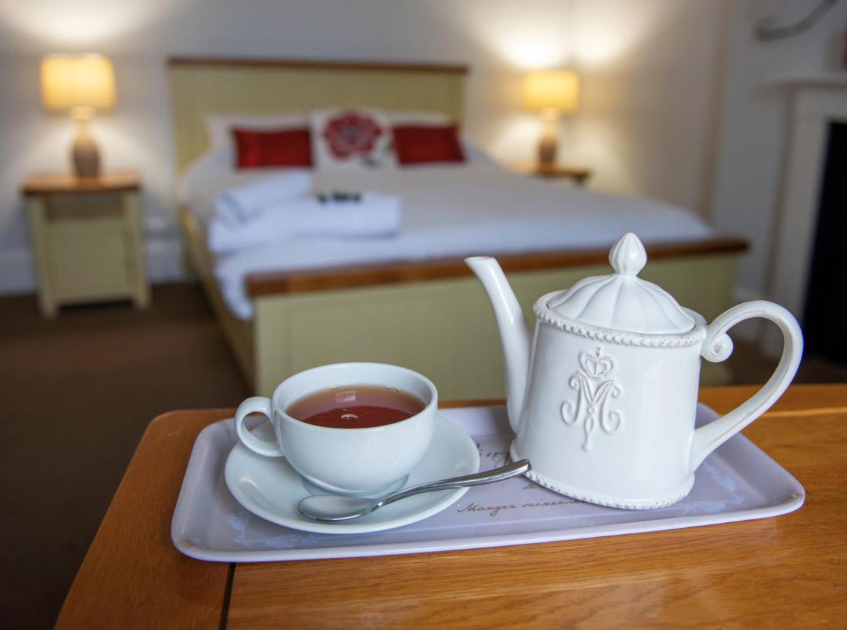 The Vale Hotel Криклейд Екстериор снимка
