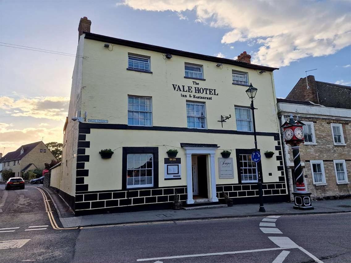 The Vale Hotel Криклейд Екстериор снимка