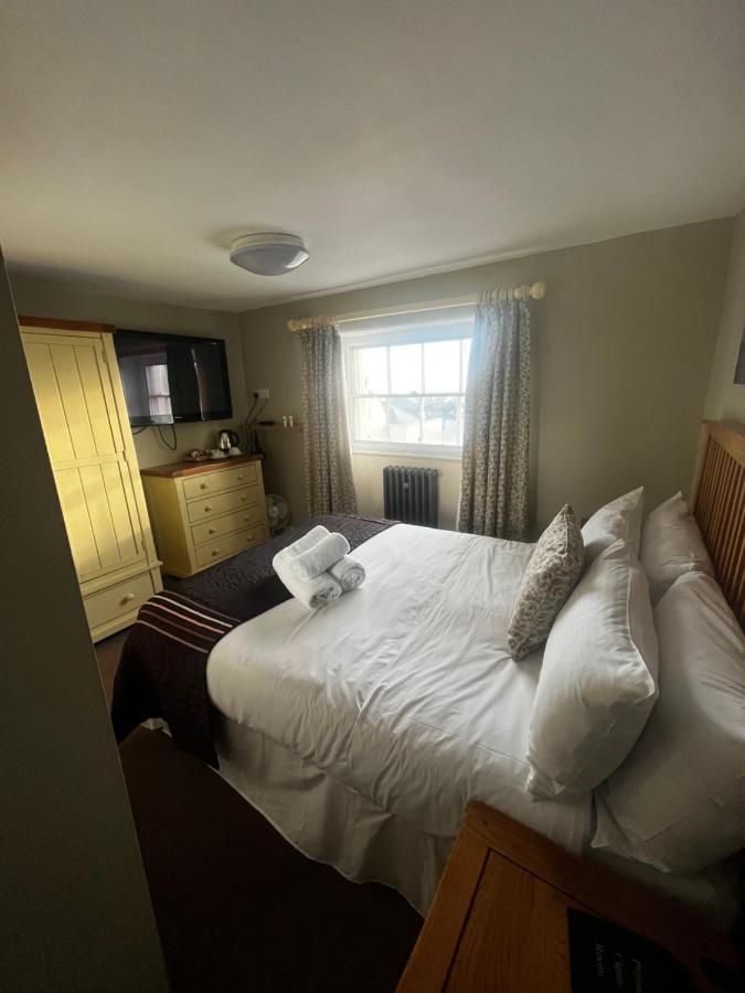 The Vale Hotel Криклейд Екстериор снимка
