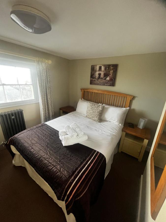 The Vale Hotel Криклейд Екстериор снимка
