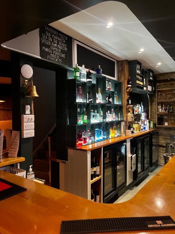 The Vale Hotel Криклейд Екстериор снимка